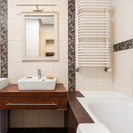 アパート Metropoint At Slominskiego Street